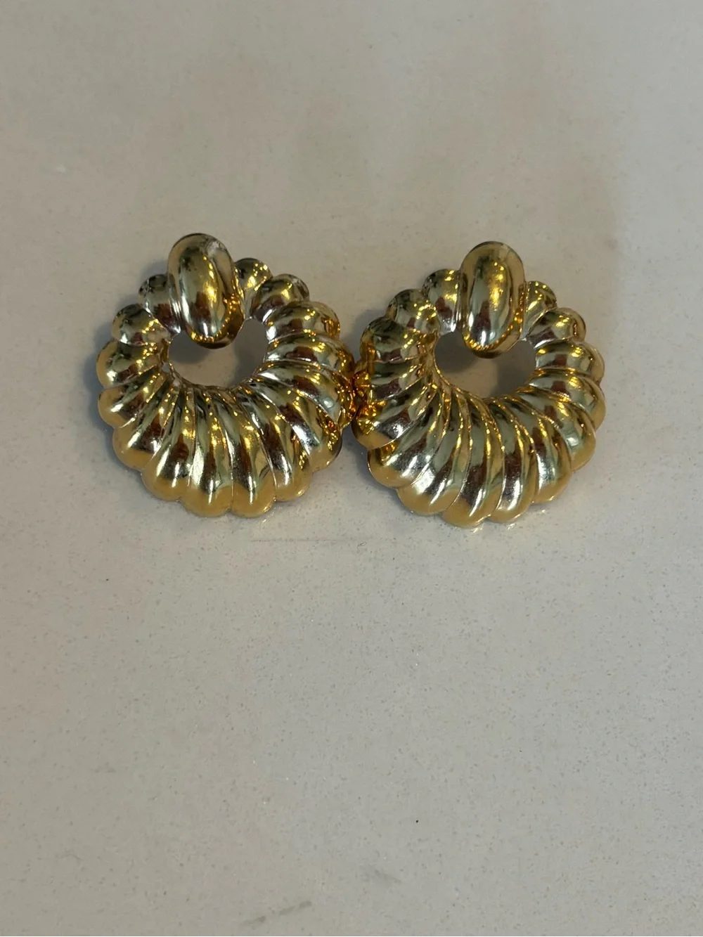 Elegant Gold Hoop Earrings - Picture 3 of 3